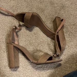 Super cute heels !!